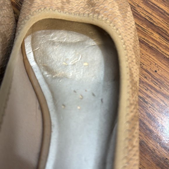 Anne Klein Tan Leather Peep-Toe Heels. Size 7M - Picture 6 of 9